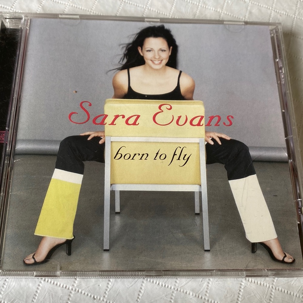 🎶PRICING🎶 Sara Evans Born To Fly Music CD